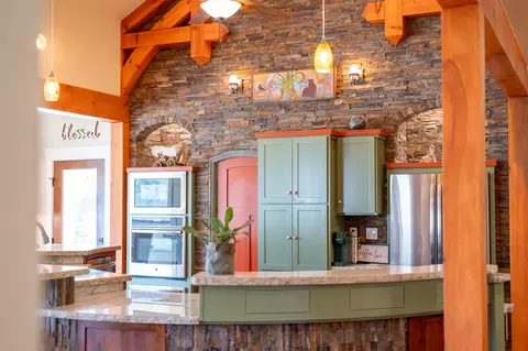Kitchen - 43433 Kaweah River Dr, Three Rivers, CA 93271 photo 3 of 9