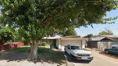 1626 W Sunnyside Ave, Visalia, CA 93277