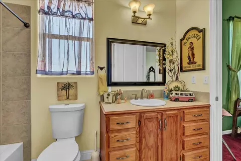 Bath - 15084 18 12 Ave, Lemoore, CA 93245 photo 1 of 6