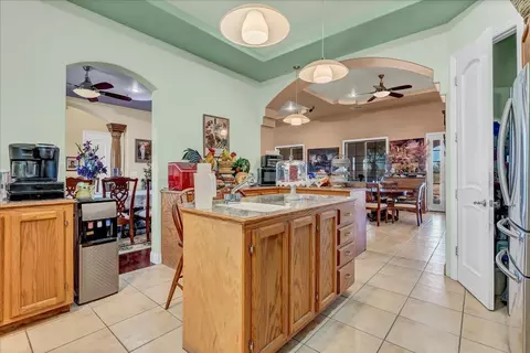 Kitchen - 15084 18 12 Ave, Lemoore, CA 93245 photo 4 of 5