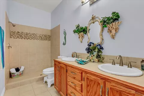 Bath - 15084 18 12 Ave, Lemoore, CA 93245 photo 5 of 6