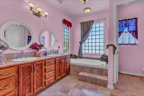 Bath - 15084 18 12 Ave, Lemoore, CA 93245 photo 3 of 6
