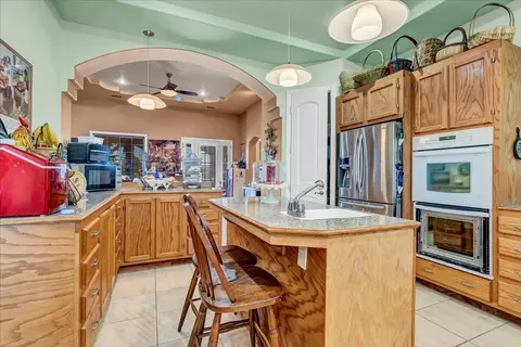 Kitchen - 15084 18 12 Ave, Lemoore, CA 93245 photo 5 of 5