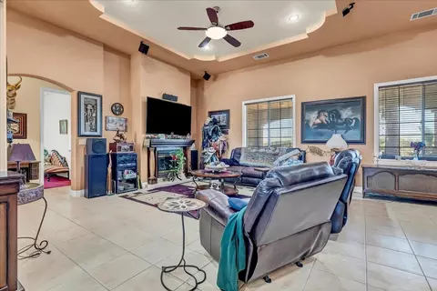 Living - 15084 18 12 Ave, Lemoore, CA 93245 photo 4 of 5