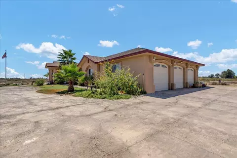 Exterior - 15084 18 12 Ave, Lemoore, CA 93245 photo 4 of 7
