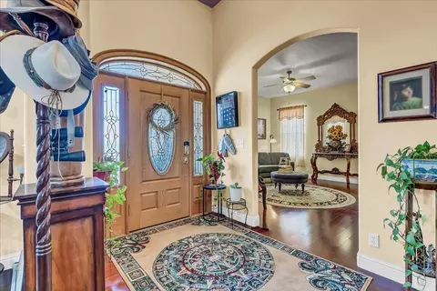 Entry Way - 15084 18 12 Ave, Lemoore, CA 93245 photo 2 of 3