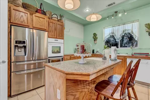 Kitchen - 15084 18 12 Ave, Lemoore, CA 93245 photo 2 of 5