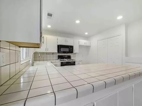 Kitchen - 1507 E Vassar Dr, Visalia, CA 93292 photo 2 of 2