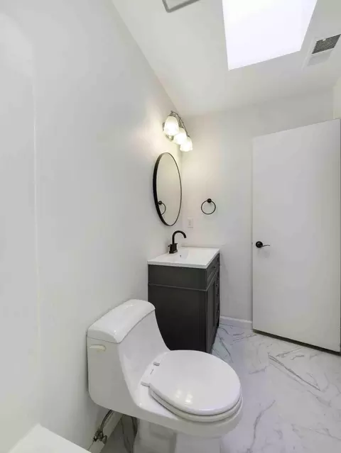 Bath - 1507 E Vassar Dr, Visalia, CA 93292 photo 4 of 4