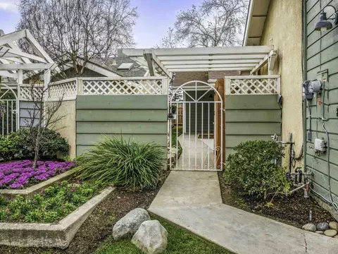 1507 E Vassar Dr, Visalia, CA 93292