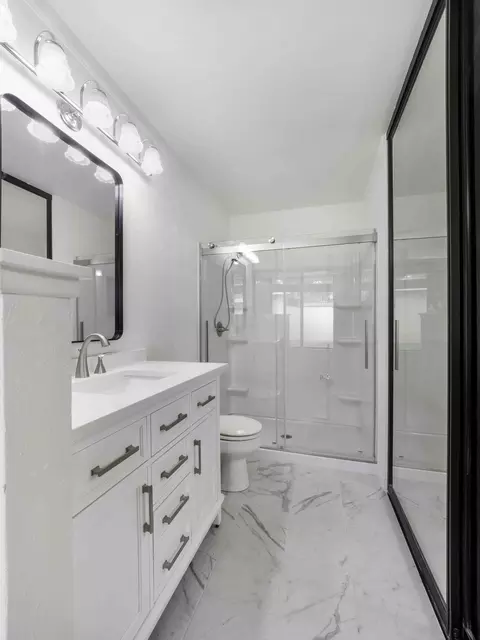 Bath - 1507 E Vassar Dr, Visalia, CA 93292 photo 1 of 4