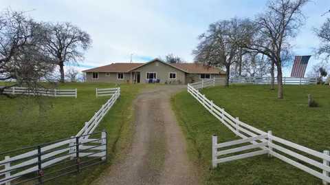 31602 Tumbleweed Ln, Yokuts Valley, CA 93675