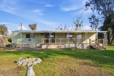 984 S Wisconsin St, Porterville, CA 93257