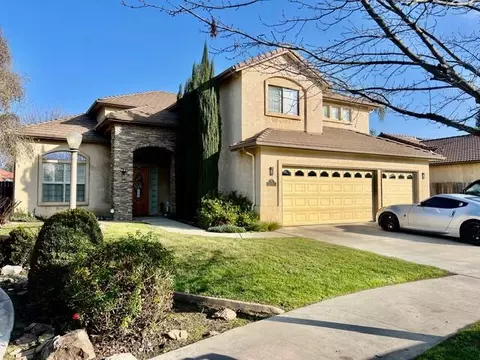 3242 W Oakridge Ave W, Visalia, CA 93291