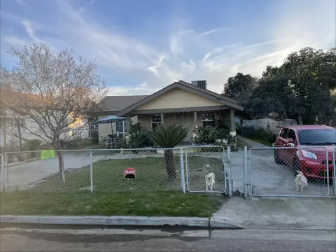 565 E Joanne Ave E, Pixley, CA 93256