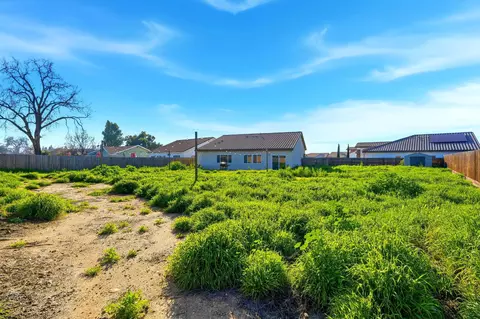 Exterior - 3646 E Meadow Ct, Visalia, CA 93292 photo 7 of 7