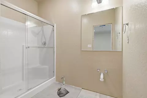 Bath - 3646 E Meadow Ct, Visalia, CA 93292 photo 1 of 4