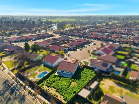 View/Area - 3646 E Meadow Ct, Visalia, CA 93292 photo 4 of 5