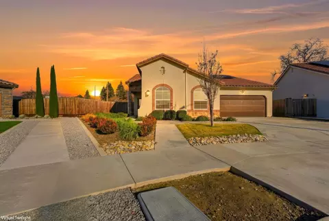 3646 E Meadow Ct, Visalia, CA 93292