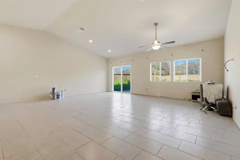 Living - 3646 E Meadow Ct, Visalia, CA 93292 photo 2 of 4