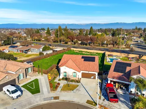 View/Area - 3646 E Meadow Ct, Visalia, CA 93292 photo 2 of 5