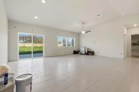 Living - 3646 E Meadow Ct, Visalia, CA 93292 photo 3 of 4