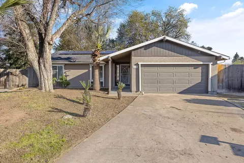 5125 W Feemster Ct, Visalia, CA 93277