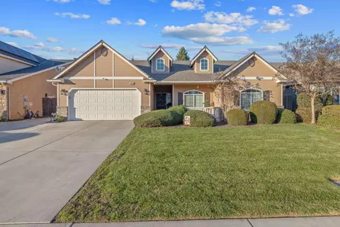 4944 W Lark Ave, Visalia, CA 93291