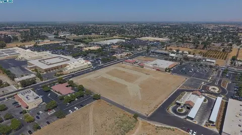 700 N Prospect St, Porterville, CA 93257