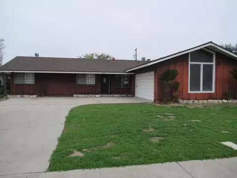 2222 Barbara St, Selma, CA 93662