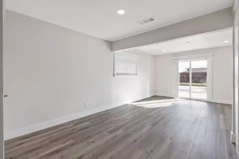 Living - 2072 E Olive Way, Dinuba, CA 93618 photo 4 of 8