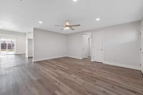 Living - 2072 E Olive Way, Dinuba, CA 93618 photo 2 of 8