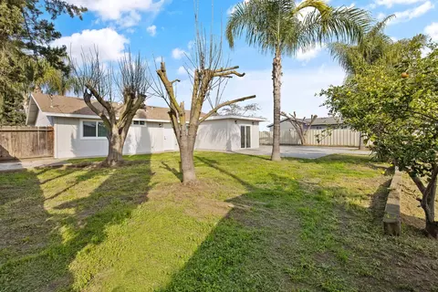 Exterior - 2072 E Olive Way, Dinuba, CA 93618 photo 5 of 8