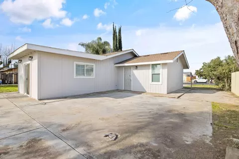 Exterior - 2072 E Olive Way, Dinuba, CA 93618 photo 3 of 8