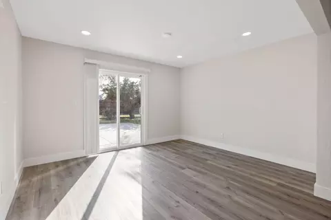 Living - 2072 E Olive Way, Dinuba, CA 93618 photo 6 of 8