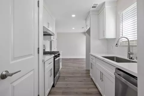 Entry Way - 2072 E Olive Way, Dinuba, CA 93618 photo 1 of 1