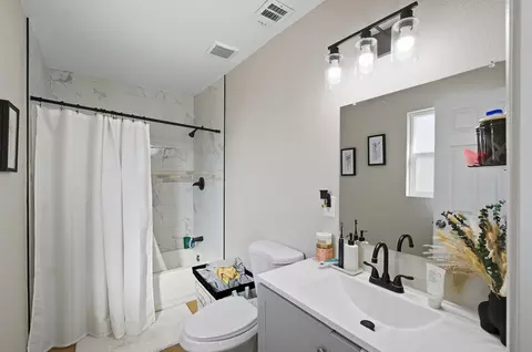 Bath - 1021 Stanley Ave, Corcoran, CA 93212 photo 3 of 4