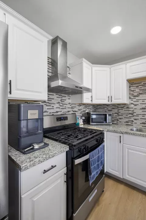 Kitchen - 1021 Stanley Ave, Corcoran, CA 93212 photo 5 of 6