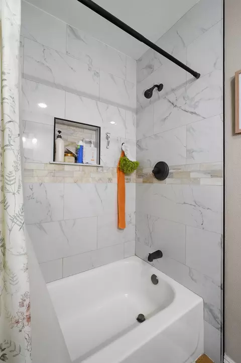 Bath - 1021 Stanley Ave, Corcoran, CA 93212 photo 2 of 4