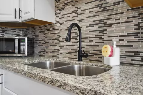 Kitchen - 1021 Stanley Ave, Corcoran, CA 93212 photo 4 of 6