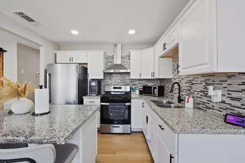 Kitchen - 1021 Stanley Ave, Corcoran, CA 93212 photo 3 of 6