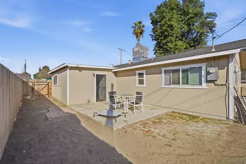 Exterior - 1021 Stanley Ave, Corcoran, CA 93212 photo 4 of 7