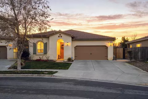 1334 N Vickie Ct, Visalia, CA 93291