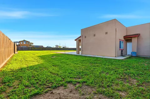 Exterior - 31356 Blair Rd, Exeter, CA 93221 photo 10 of 11