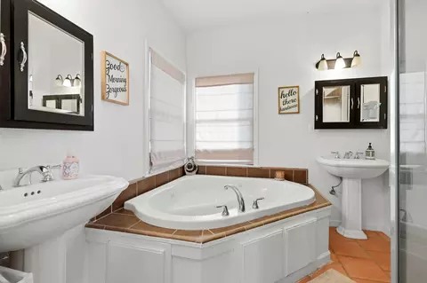 Bath - 31356 Blair Rd, Exeter, CA 93221 photo 5 of 6