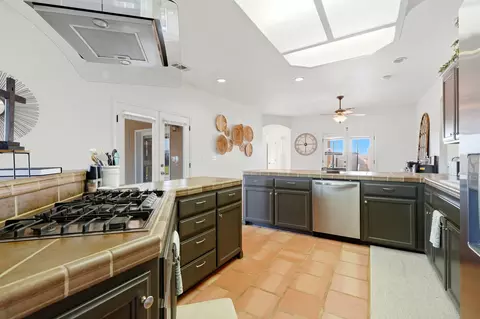 Kitchen - 31356 Blair Rd, Exeter, CA 93221 photo 4 of 5