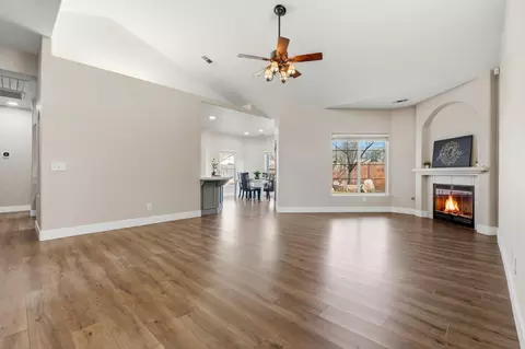 Living - 609 Rolling Hills St, Exeter, CA 93221 photo 3 of 7