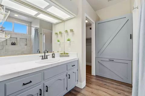 Bath - 609 Rolling Hills St, Exeter, CA 93221 photo 4 of 4