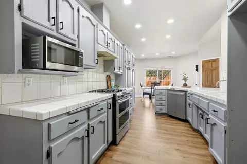 Kitchen - 609 Rolling Hills St, Exeter, CA 93221 photo 1 of 3