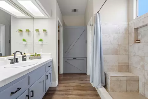 Bath - 609 Rolling Hills St, Exeter, CA 93221 photo 3 of 4